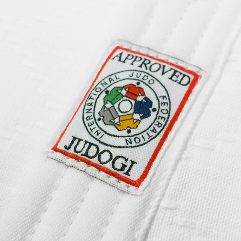 Logo IJF brodé sur veste de judogi